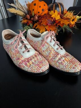 Woven Pastel Lace-Up Women's Casual Oxfords - Pink/White